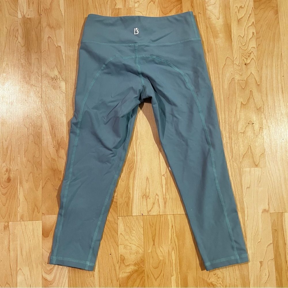 Buff Bunny Blue Capri Leggings Women’s XS